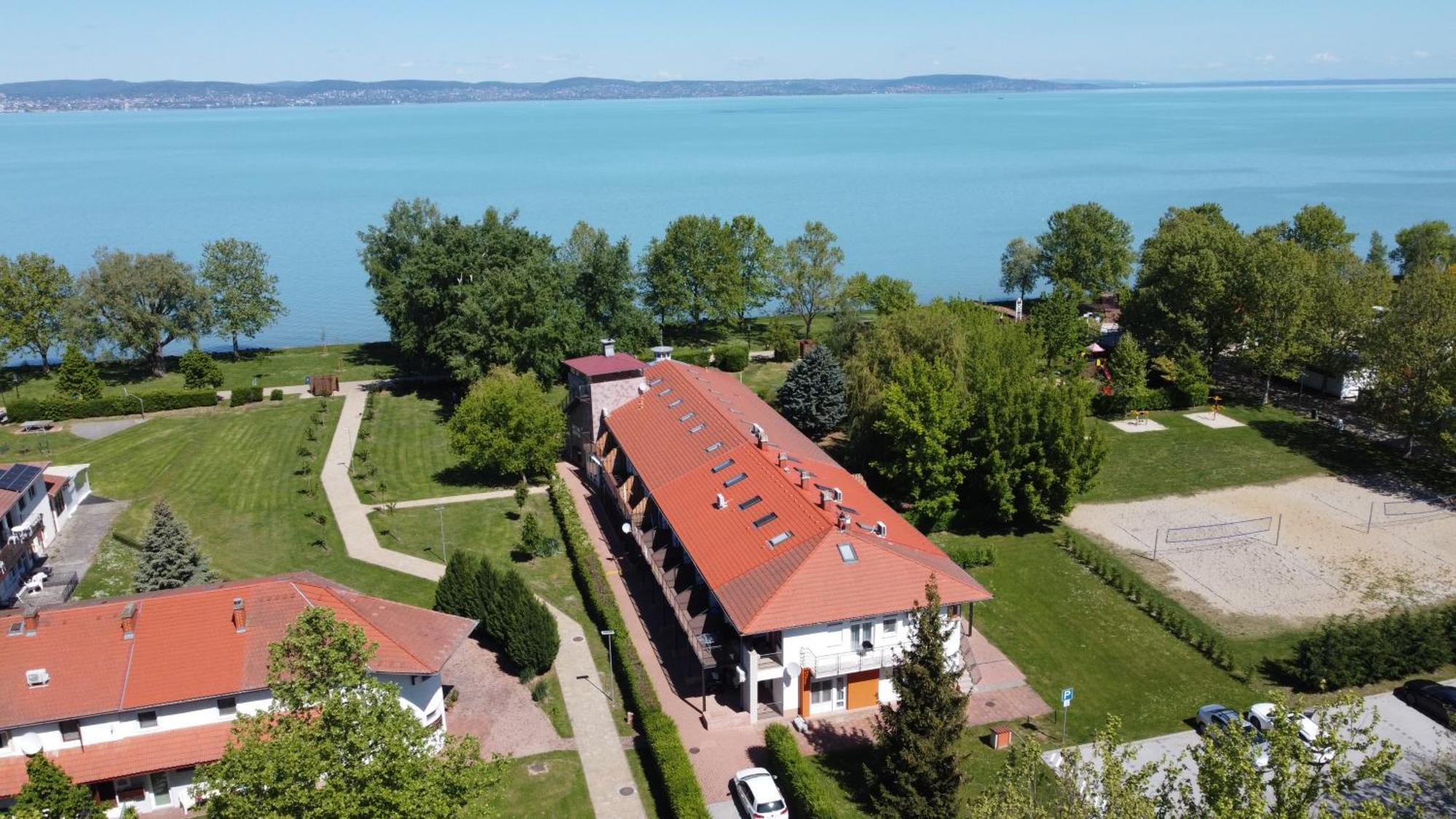 Waterfront Apartmanok Zamárdi Exterior foto